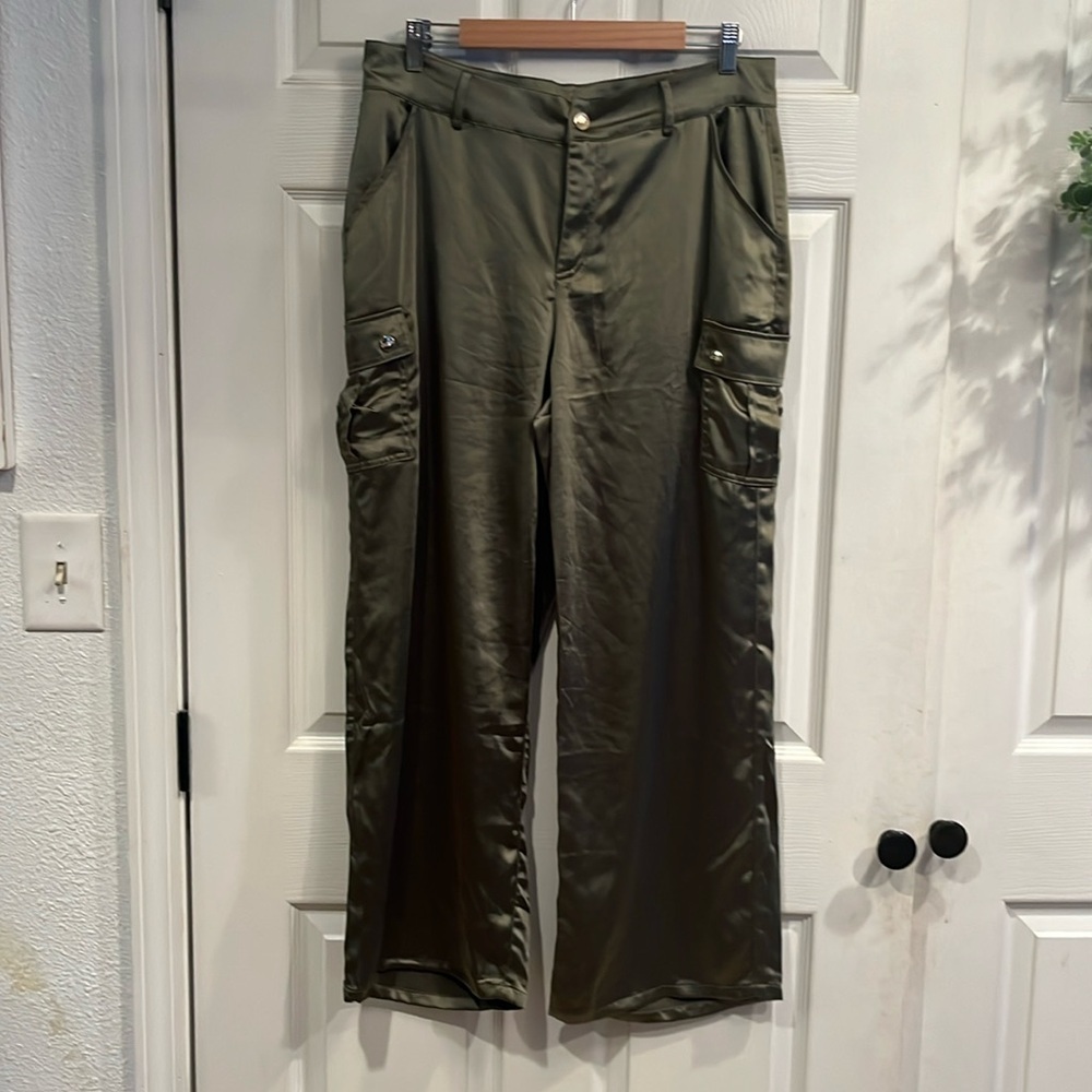 Guess brand size L Aleeze cargo pants with wide legs- NWT